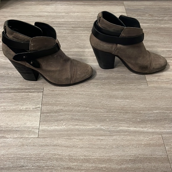 Rag & Bone ‘Harrow’ Distressed Suede Ankle Boot - Picture 3 of 9
